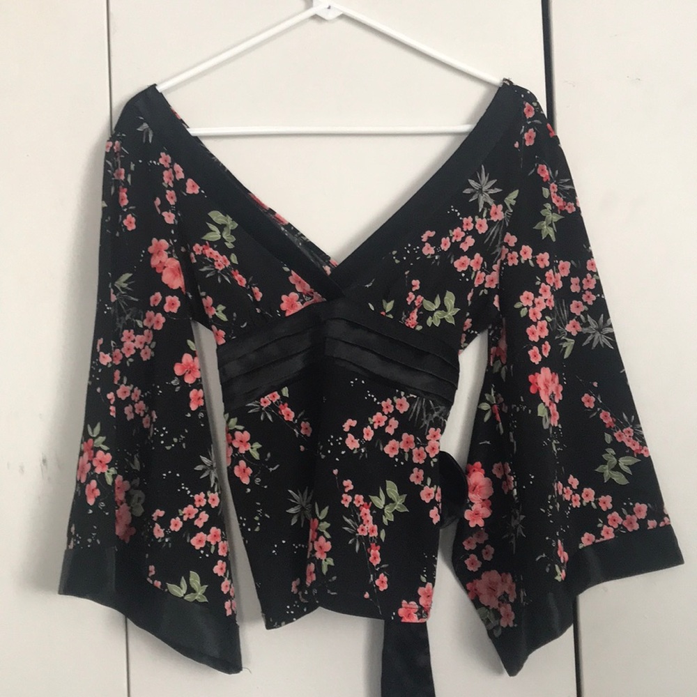 Twentyone cropped flare sleeve shirt